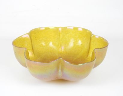 LOETZ: Polylobed cup in green iridescent...