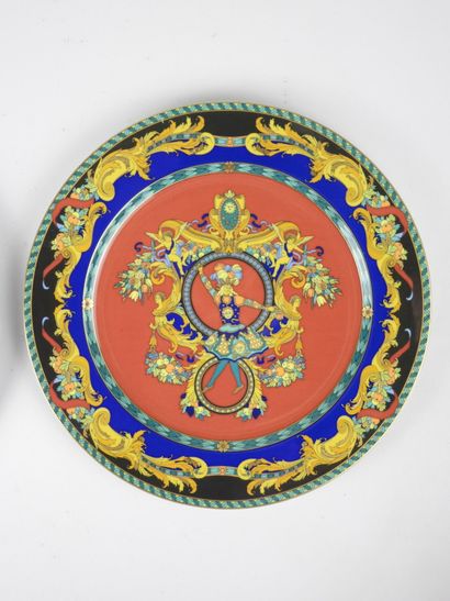 VERSACE - Editeur Rosenthal : Paire d'assiettes...