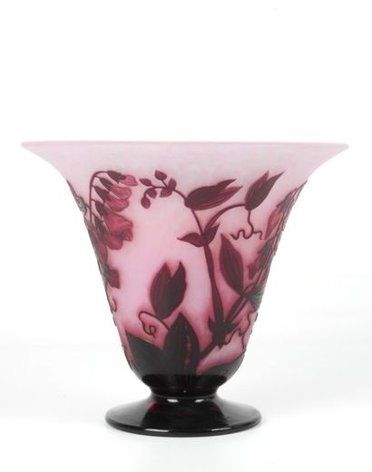 DELATTE - Nancy : Multi-layered glass flared...