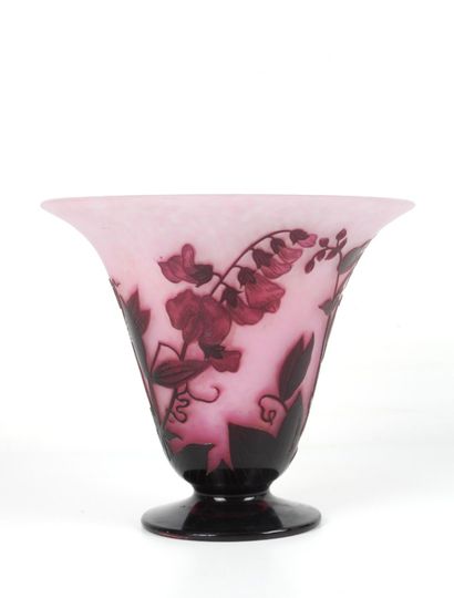 DELATTE - Nancy : Multi-layered glass flared...