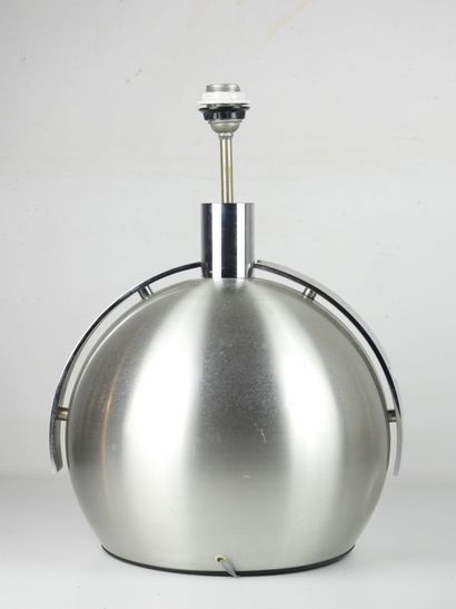 Aluminium ball LAMP. Circa 1970. H. 54 c...