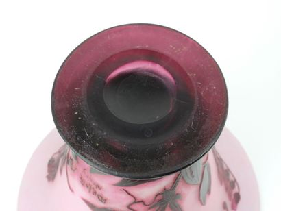 DELATTE - Nancy : Multi-layered glass flared...