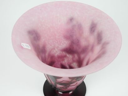 DELATTE - Nancy : Multi-layered glass flared...