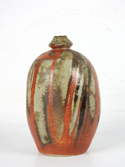 VASE pansu à petit col en grès à décor de...