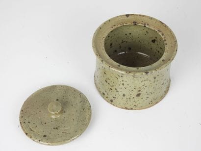 Gustave TIFFOCHE (1930-2011) : Pot couvert...
