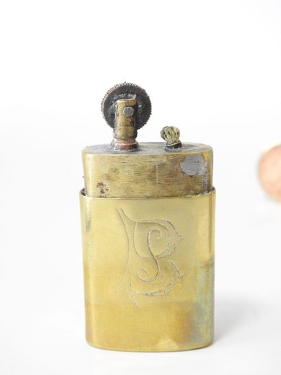 Briquetophilie
Seven copper trench lighters,...