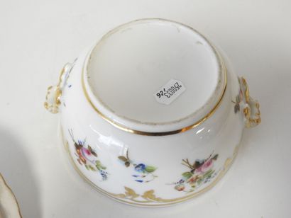 VIEUX PARIS
Bouillon couvert en porcelaine...