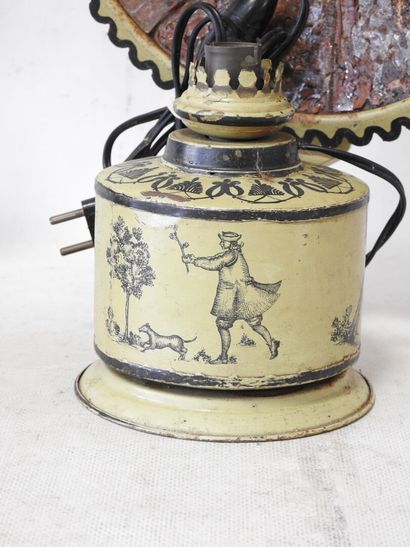 Paire de lampes à pétrole en tôle peinte...