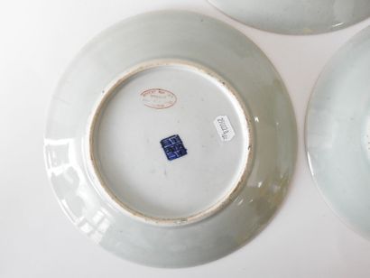 CANTON
Serving set comprising one large plate...