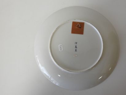 JAPON
Assiette de forme circulaire en porcelaine...