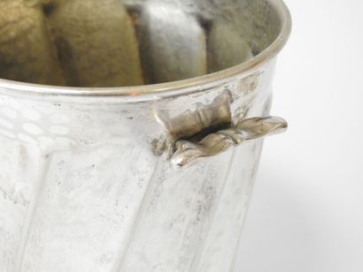 ITALIE
Seau à glace en métal argenté martelé...
