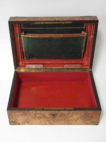 Coffret de forme rectangulaire, plaquage...