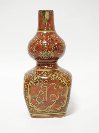 CHINE - XXeme
Vase en porcelaine de forme...