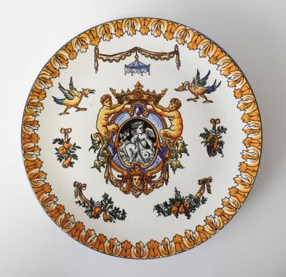 GIEN
Assiette ornementale circulaire sur...
