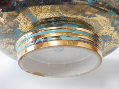 MAZEAU Frères - Sèvres
Circular earthenware...