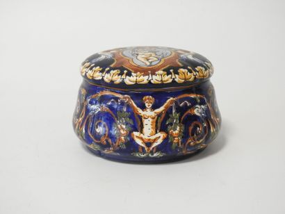 GIEN
Bonbonniere couverte en faience modèle...