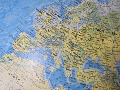 SCAN-GLOB - Danemark
Mappemonde sur structure...