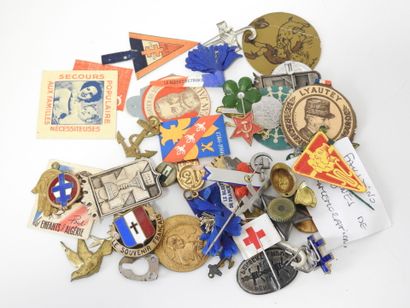 MILITARIA
Important lot de médailles et jetons...