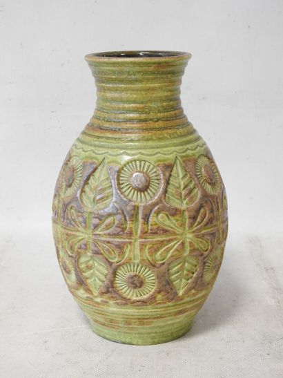 WEST GERMANY
Vase de forme pansue à col évasé...