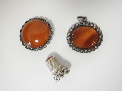 Lot comprenant une broche circulaire monture...