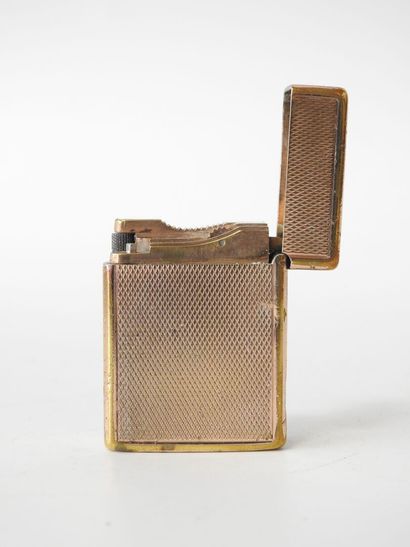 Briquetophilie
A ST Dupont-Paris lighter...