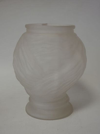 Vase anthropomorphe en verre moulé, pressé...