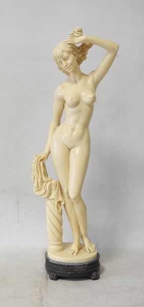 A. SANTINI 
Nu féminin mettant une rose dans...