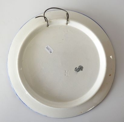 GIEN
Assiette ornementale de forme circulaire...