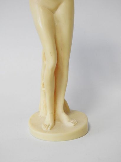 Travail moderne
Jeune femme nue à la cruche...