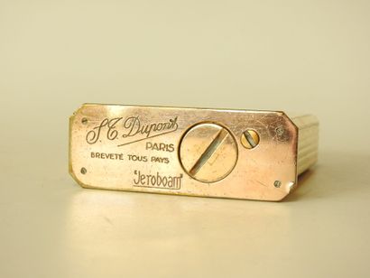 Briquetophilie
ST Dupont Paris
Table lighter...