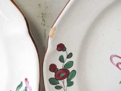 Suite of 10 Eastern earthenware plates with...