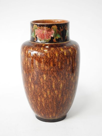 KELLER & GUERIN
Vase à épaulement en faïence...