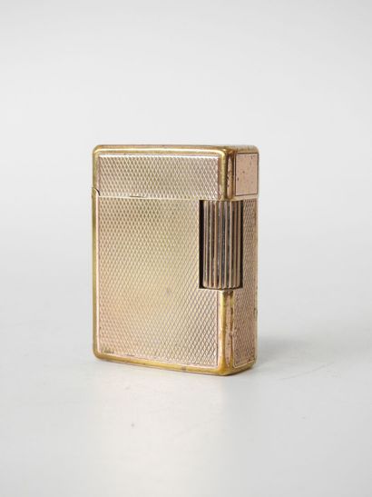 Briquetophilie
A ST Dupont-Paris lighter...