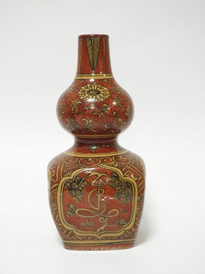 CHINE - XXeme
Vase en porcelaine de forme...
