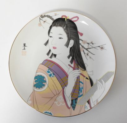 JAPON
Assiette de forme circulaire en porcelaine...