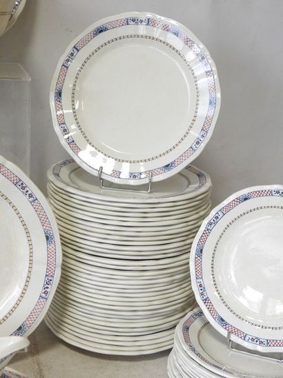 GIEN
GIEN
Partie de service en faïence modèle...