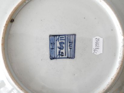 CANTON
Serving set comprising one large plate...