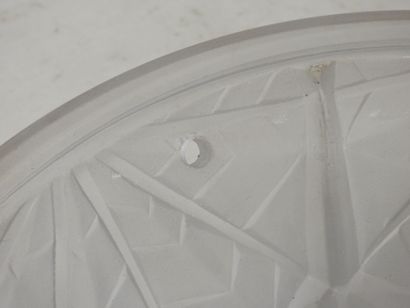 DEGUE
Vasque d'éclairage en verre moulé,...