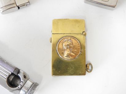 Briquetophilie
Five lighters including a...