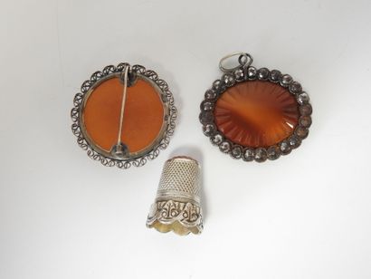 Lot comprenant une broche circulaire monture...