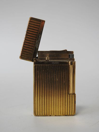 Briquetophilie
A ST Dupont - Paris gilt metal...