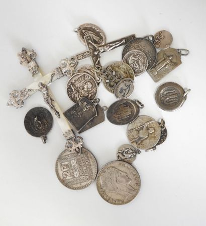 Lot en argent 925 comprenant 18 médailles...
