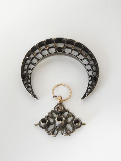 Élément de broche de forme croissant en argent...