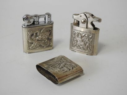 Briquetophilie
Two Indochina lighters decorated...
