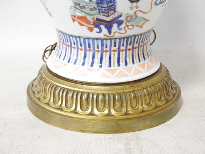 CANTON XIXeme
Pied de lampe en porcelaine...