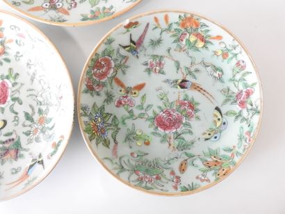 CANTON
Serving set comprising one large plate...