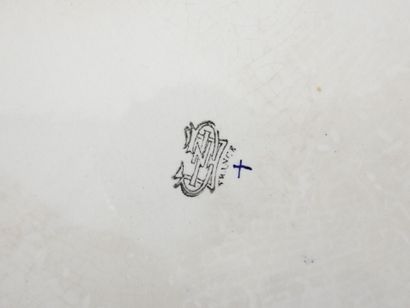 GIEN
Dessous de plat en faience modèle renaissance...