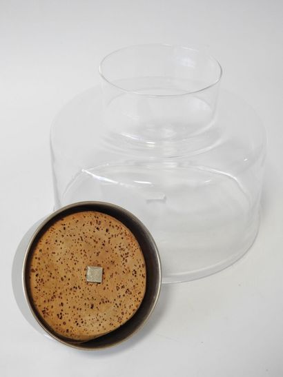 Christian DIOR
Covered pot, glass body with...