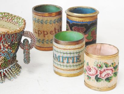 Collection de neuf éléments en tissu et semis...