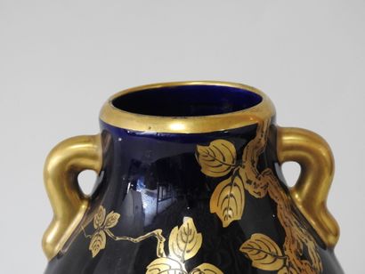 Gustave ASCH (1856-1911) - Sainte Radegonde
Vase...